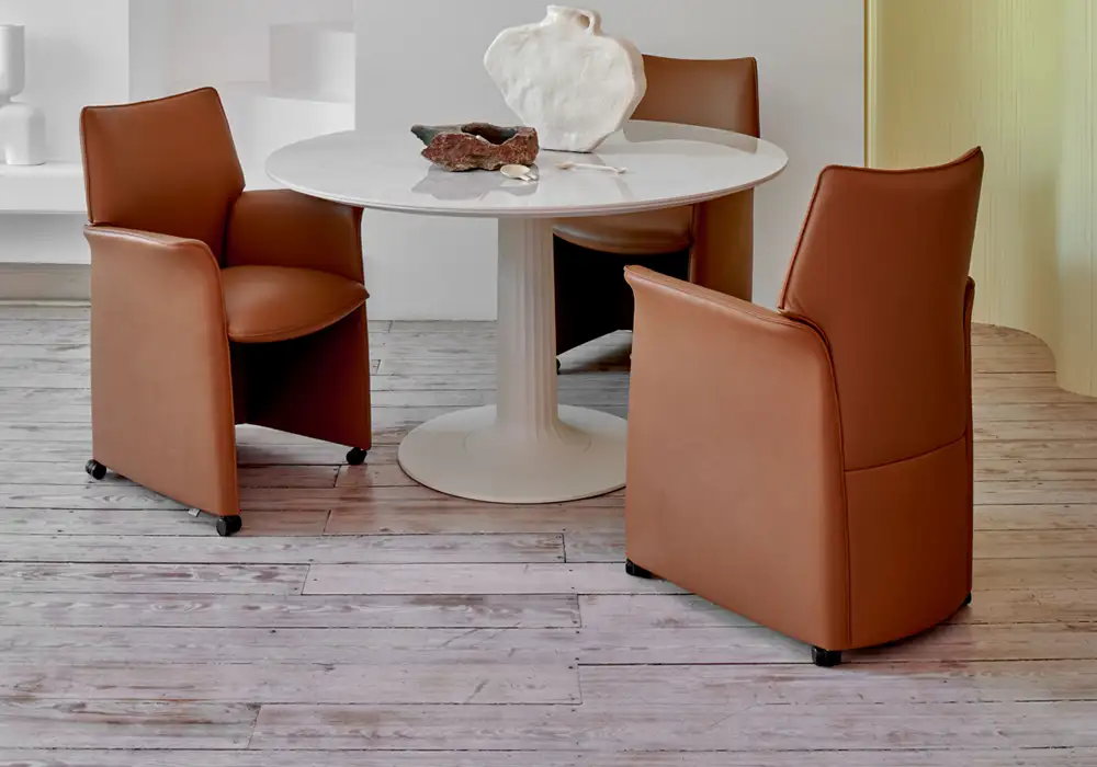 Tamarinde Dining Chair With WheelsBy Leolux