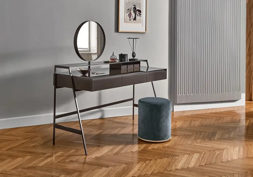 Venere Writing DeskBy Gallotti & Radice