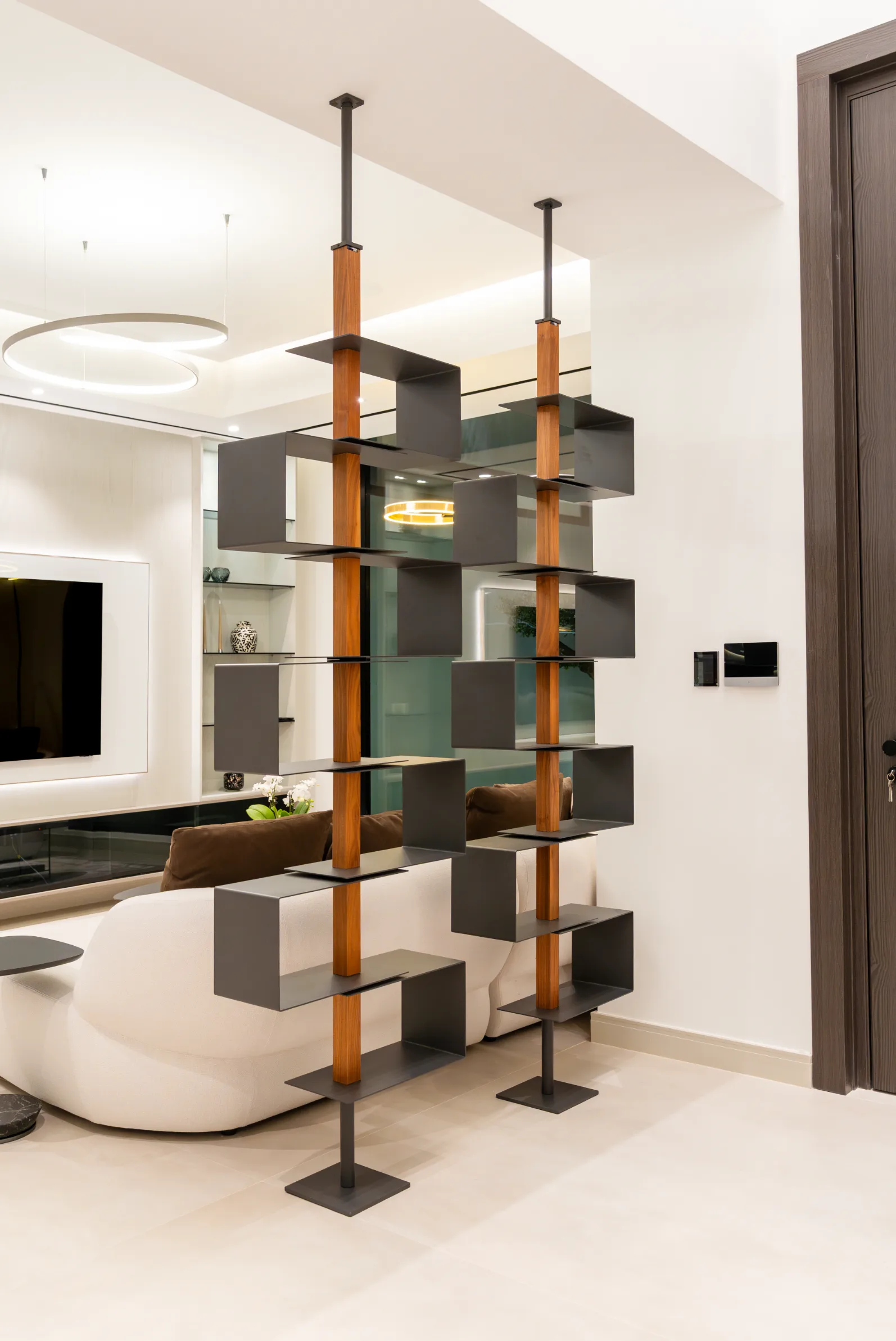 Jumeirah Islands Villa Furnished with Premium Italian Design - Gallery 1