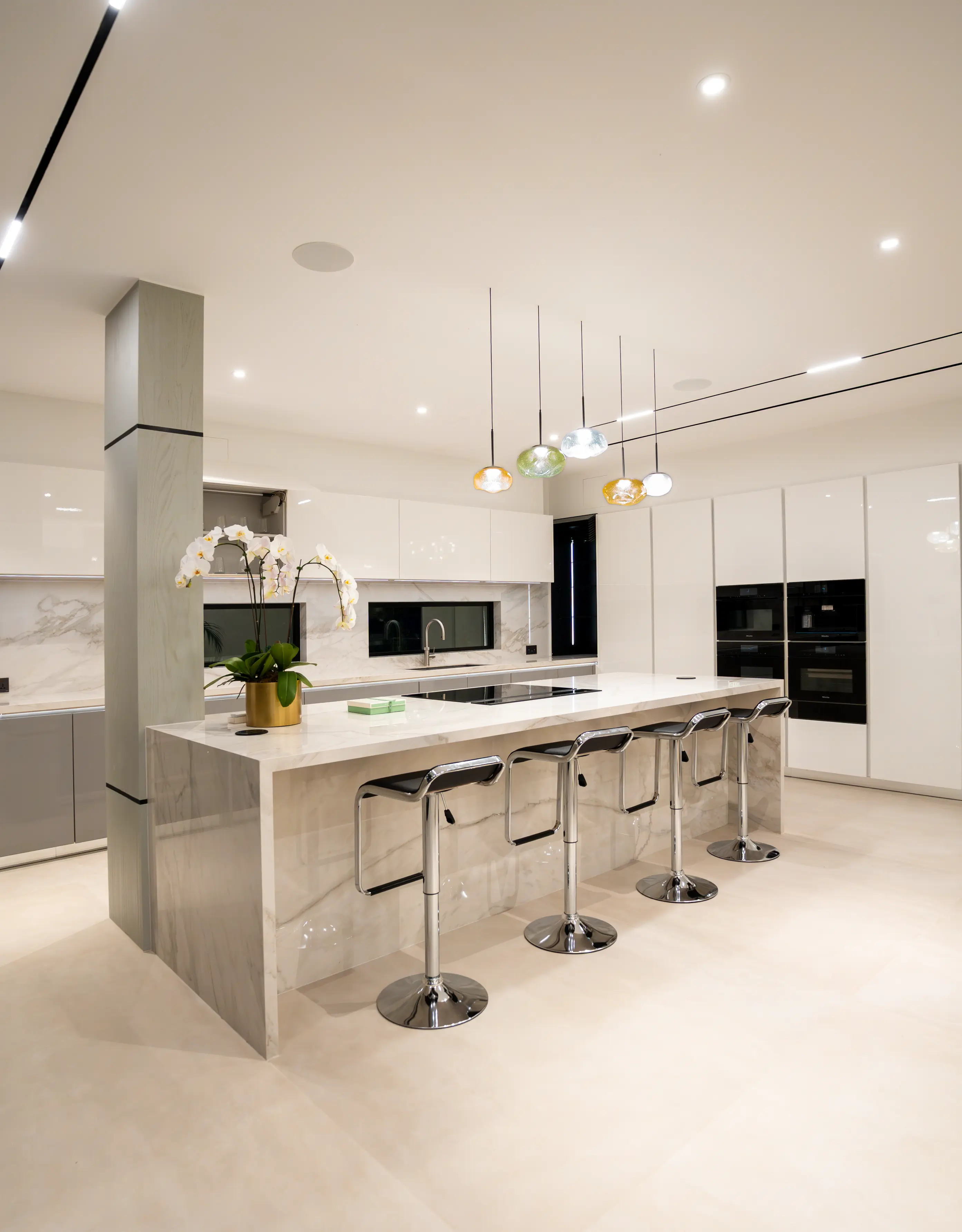 Jumeirah Islands Villa Furnished with Premium Italian Design - Gallery 9